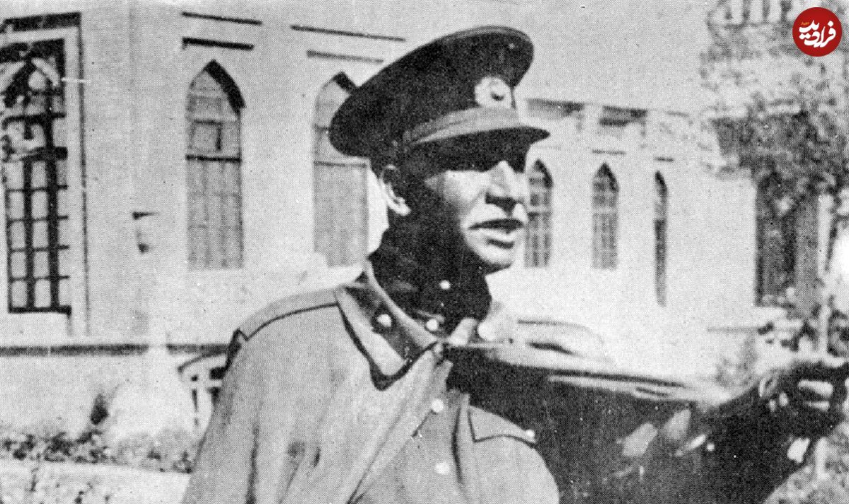عکس؛ سفر در زمان؛ «رضاخان سوار بر خودرو در مراسم استقبال از احمدشاه»؛ سال 1299